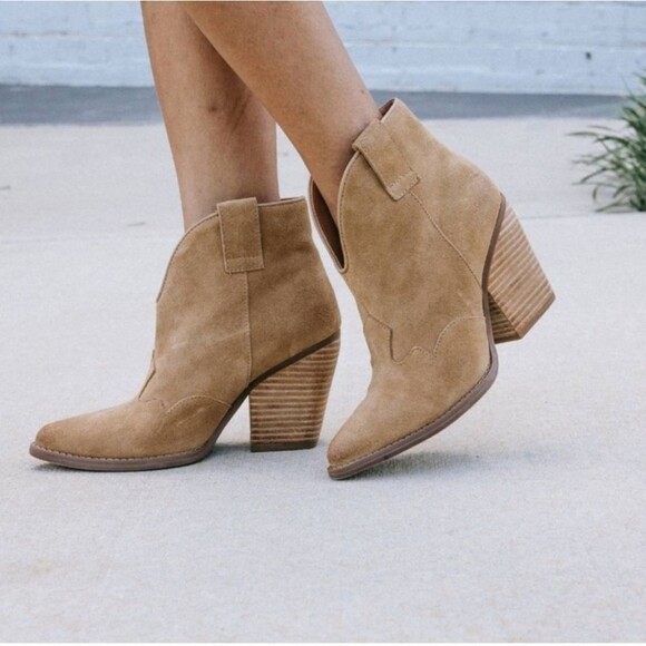 NWT Dingo Tan Suede Flannie Western Pointy Toe Boots - Picture 1 of 11